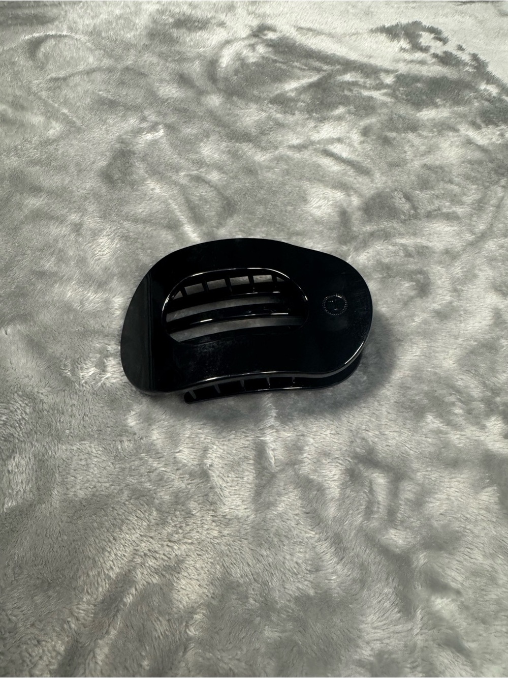 Black teletie hair clip